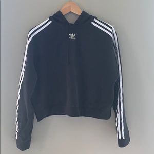 Cropped adidas sweatshirt!
